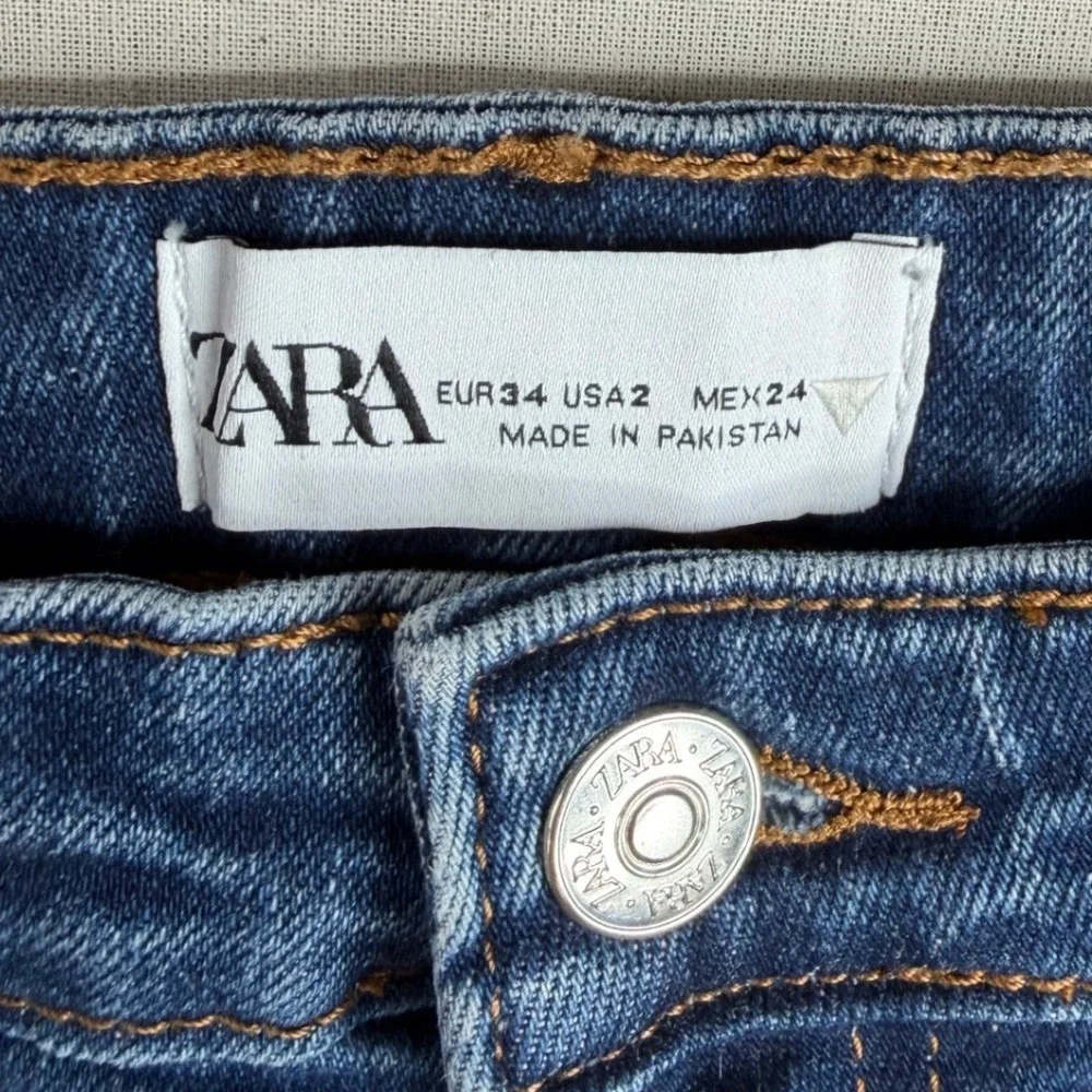 Zara High Rise Straight Leg Jeans size 2 Blue